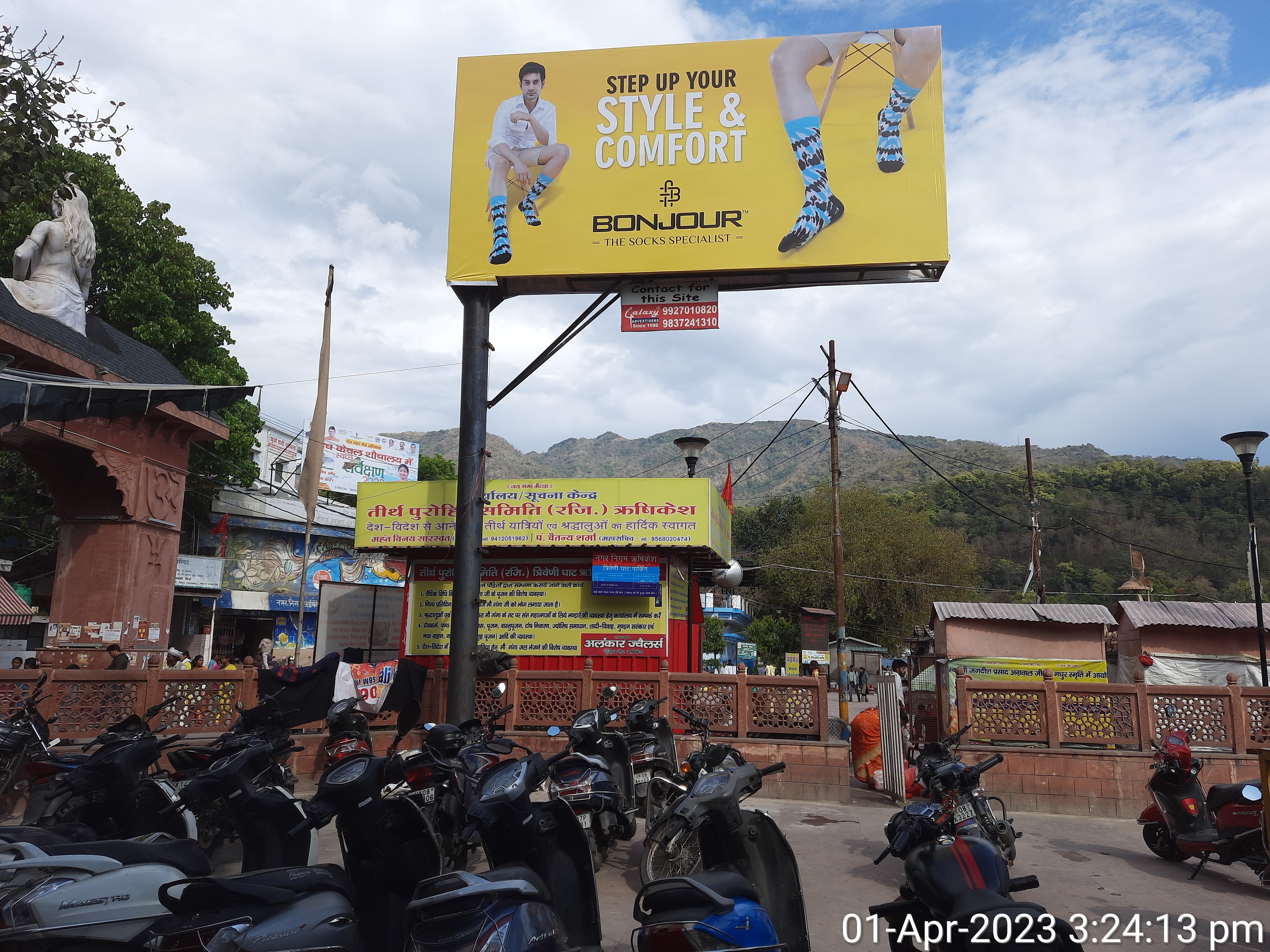 Premium highway hoarding advertising structure